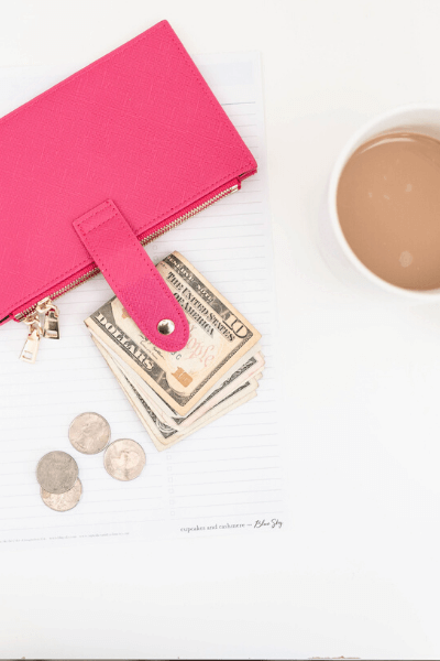 Easy ways to save money in college